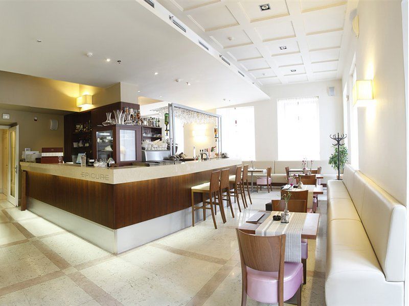 Hotel Maestro By Adrez Prag Restoran fotoğraf